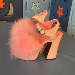 NWOT Sugar Thrillz latex and feather fur heels pink barbie